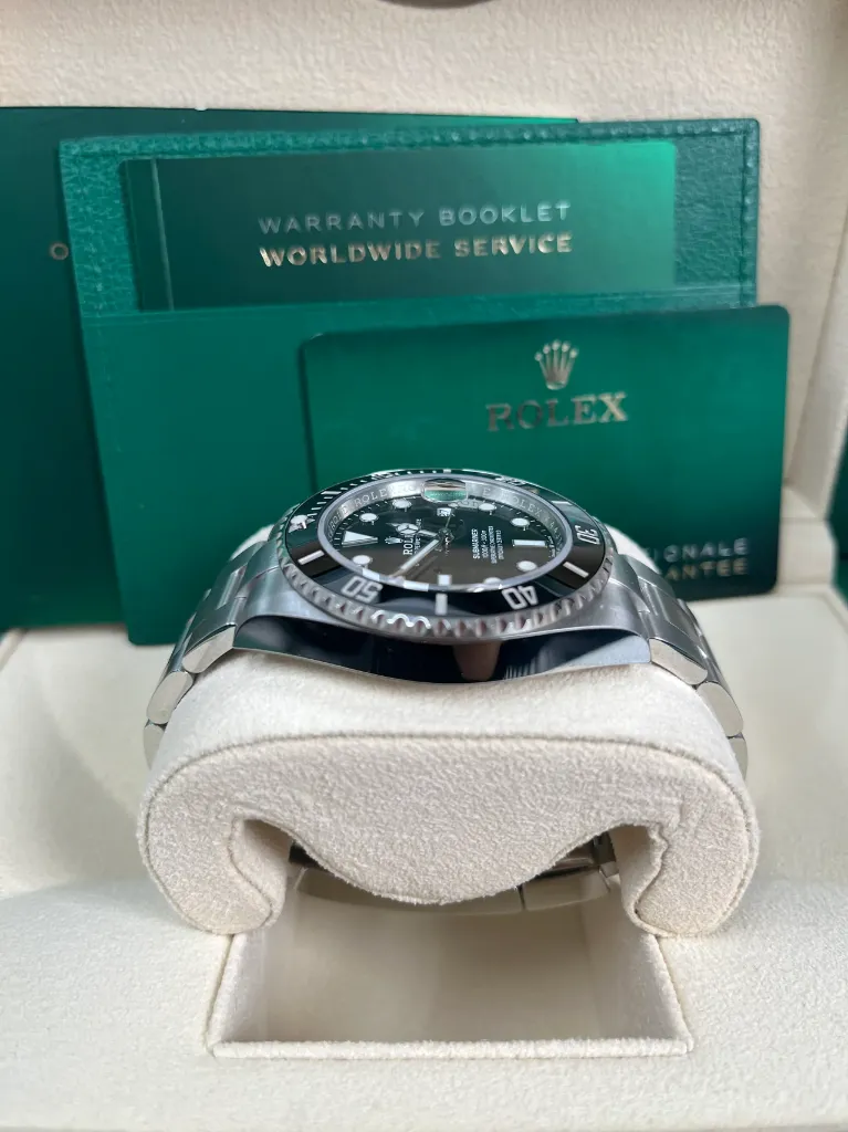 ROLEX SUBMARINER DATE BLACK DIAL STAINLESS STEEL RIGHT SIDE PIC.webp