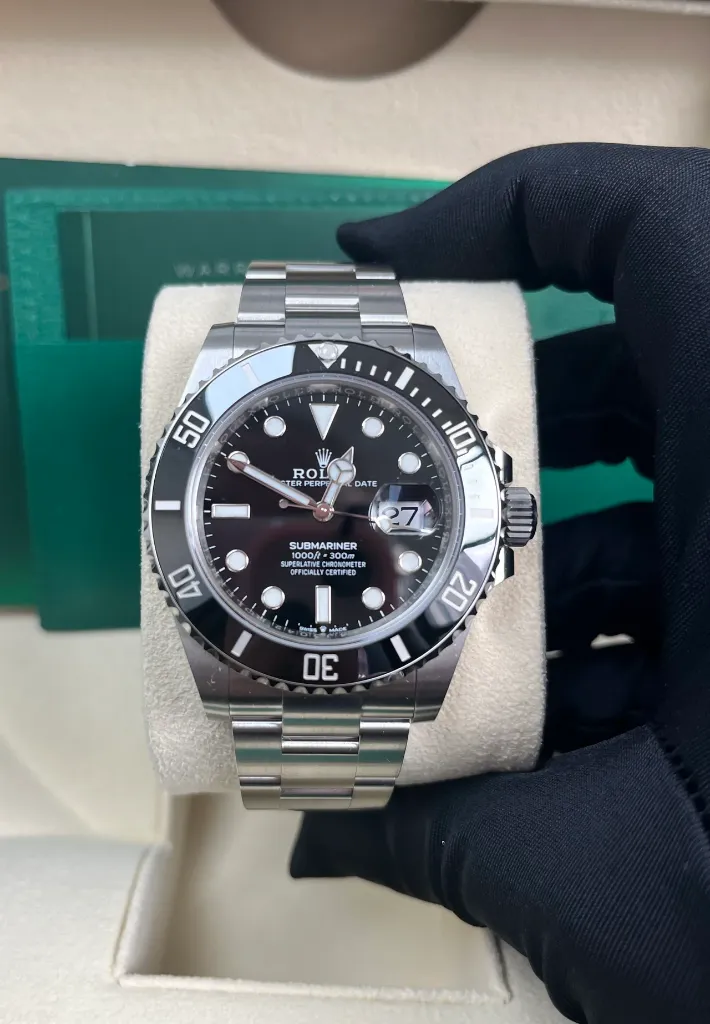 ROLEX SUMARINER DATE BLACK DIAL STAINLESS STEEL IN HAND PIC FOR MASTER.webp