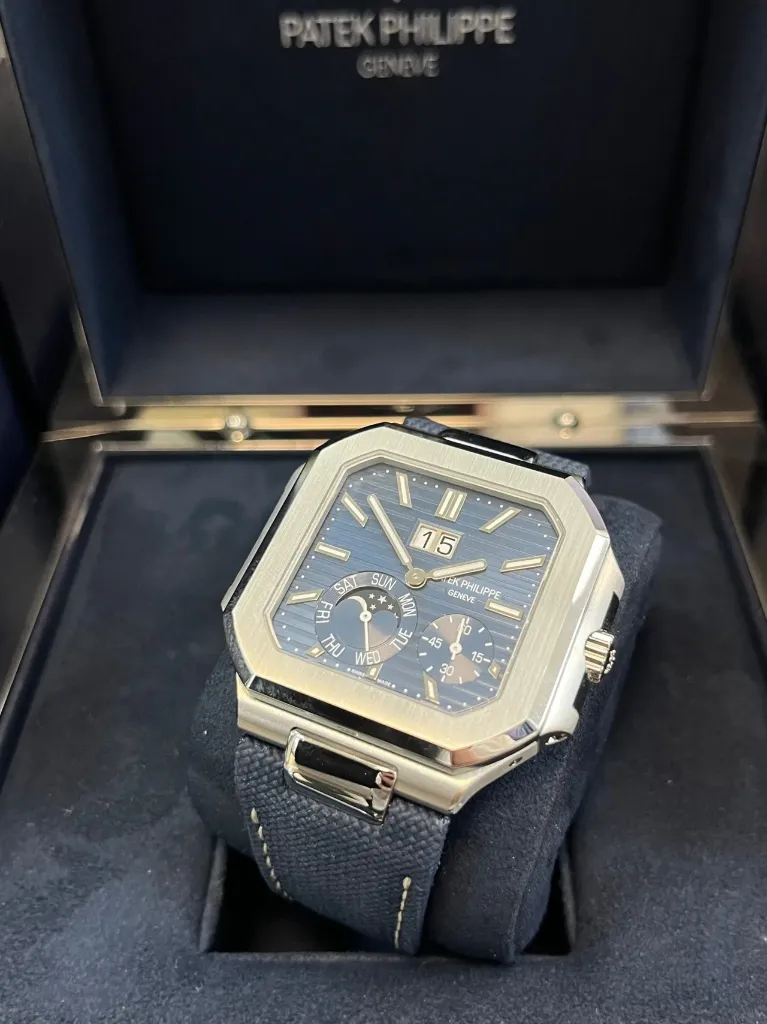 cubitus blue in blue strap right up side.webp