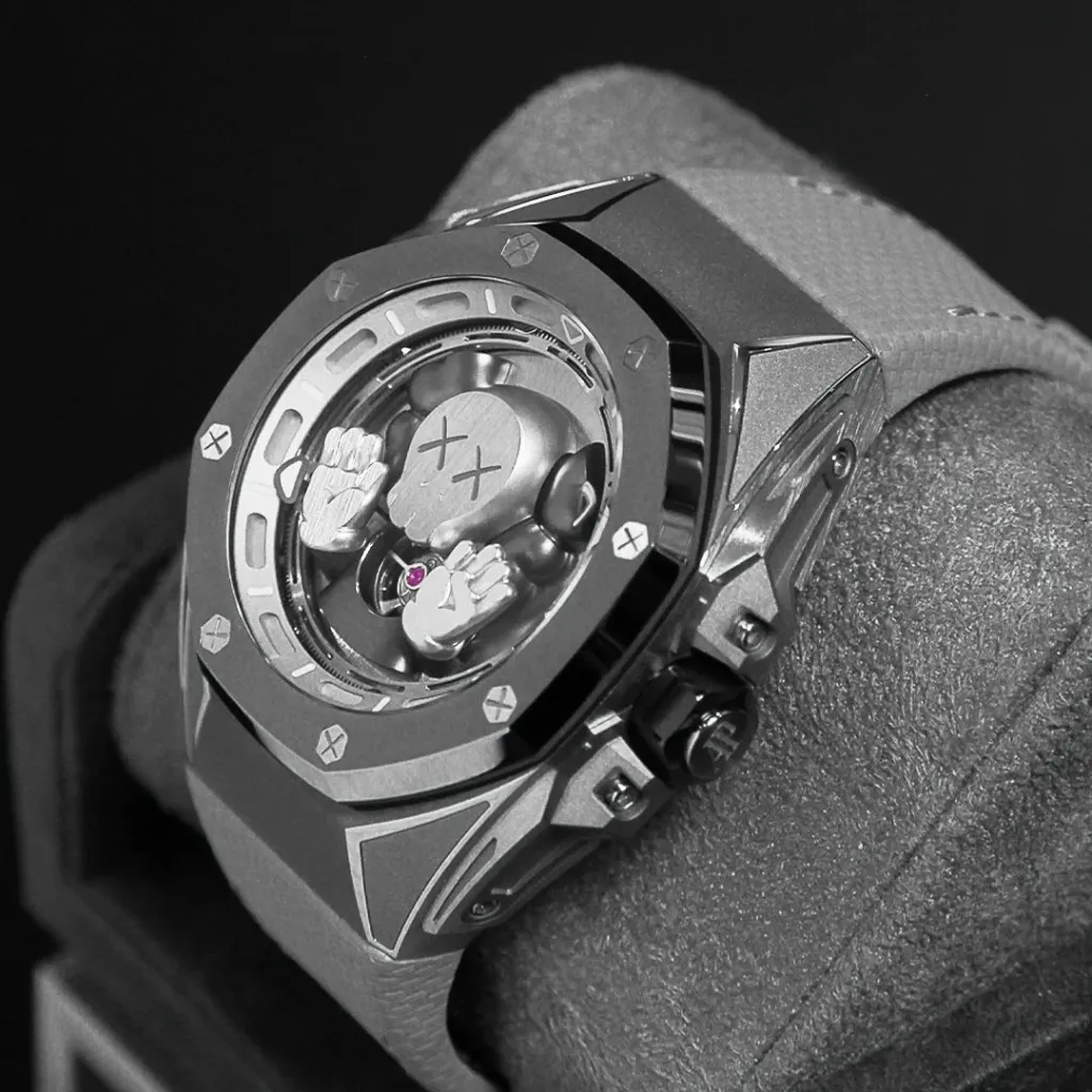 AP KAWS SUPER CLONE CROWN SIDE PIC .webp