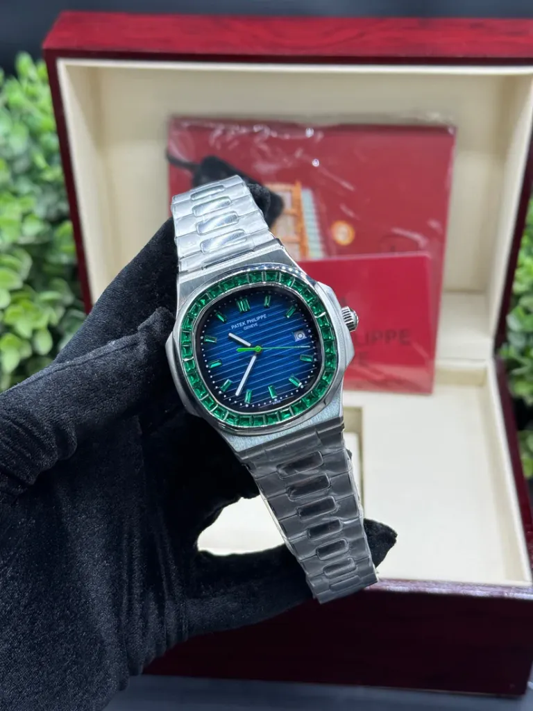 PATEK PHILIPPE NAUTILUS || 5711/1A-010 || EMERALD