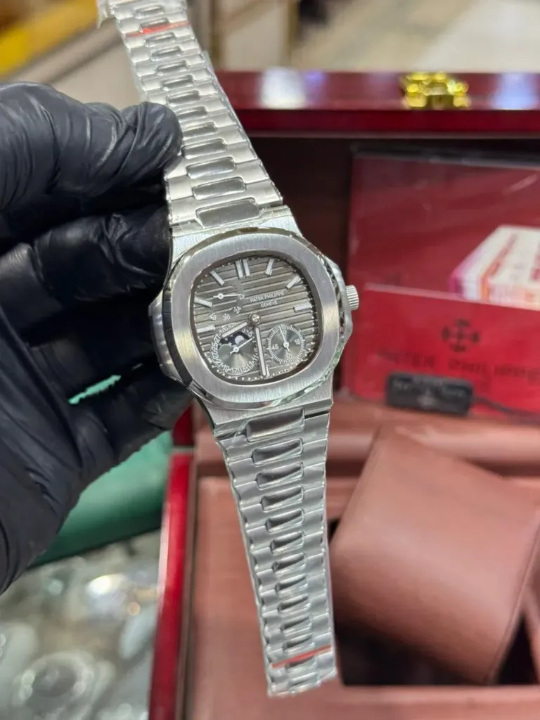 PATEK PHILIPPE NAUTILUS || 5712/1G-001 