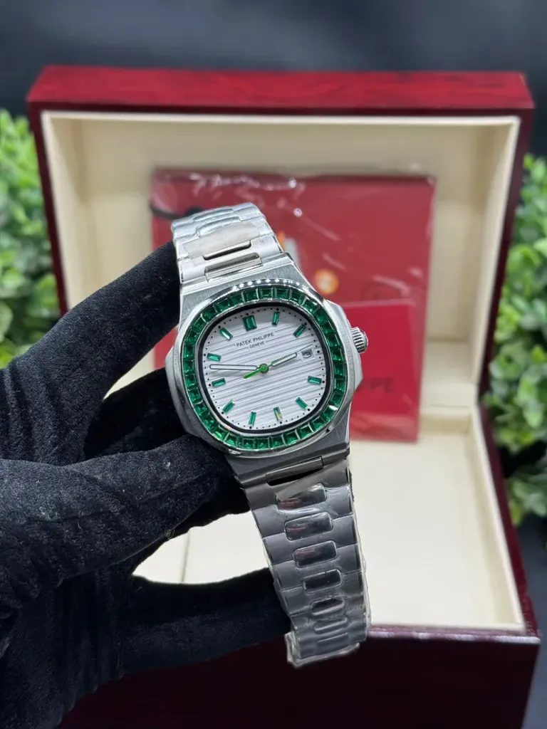 PATEK PHILIPPE NAUTILUS || 5711/113P-010 || EMERALD