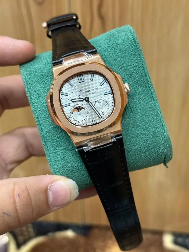 PATEK PHILIPPE NAUTILUS 5712/1R || SILVER-WHITE