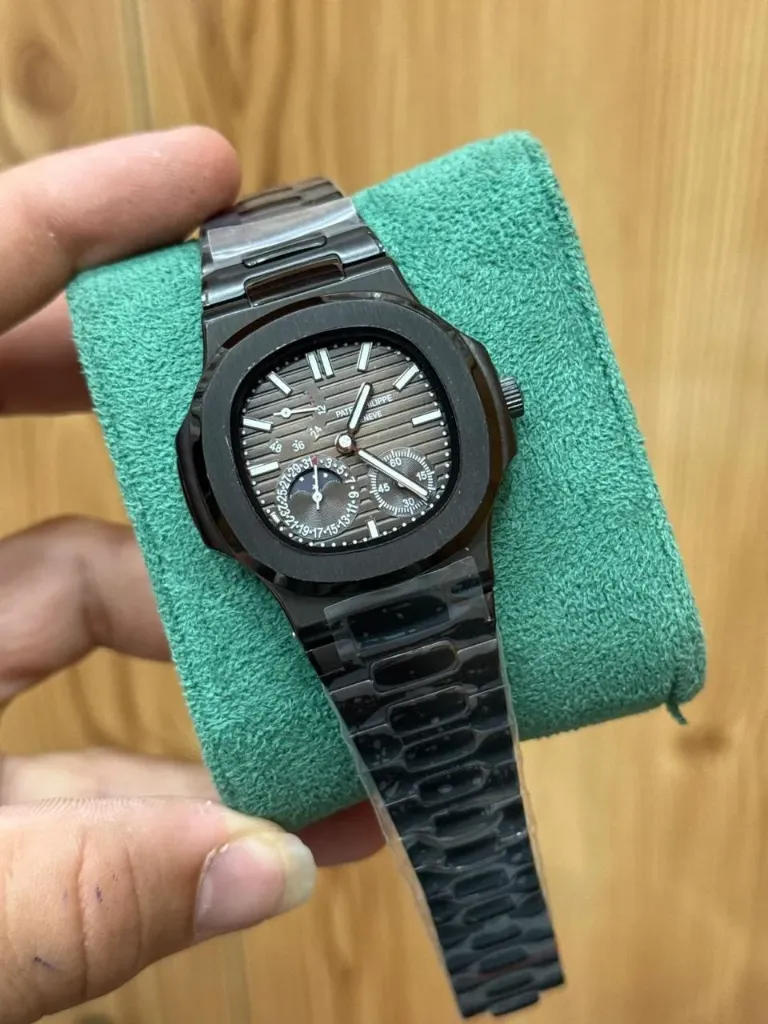 PATEK PHILIPPE NAUTILUS 5712 BLACK || GREYISH BLACK