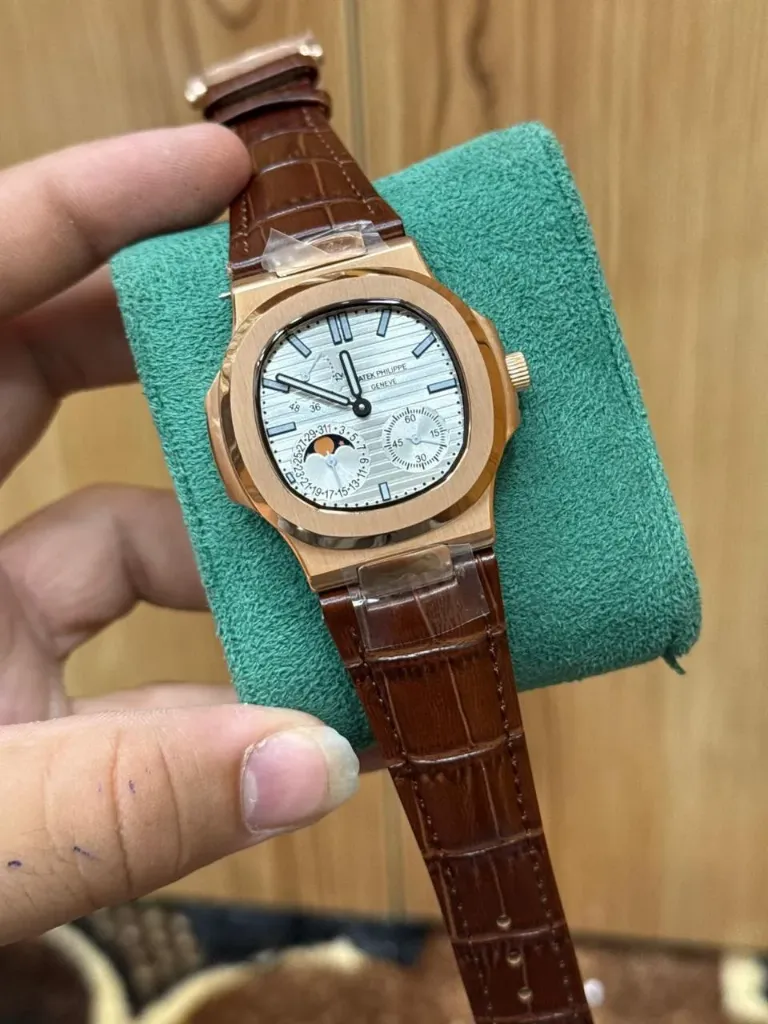 PATEK PHILIPPE NAUTILUS 5712/1R || SILVER WHITE