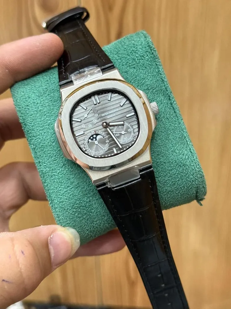 PATEK PHILIPPE NAUTILUS 5712/1G