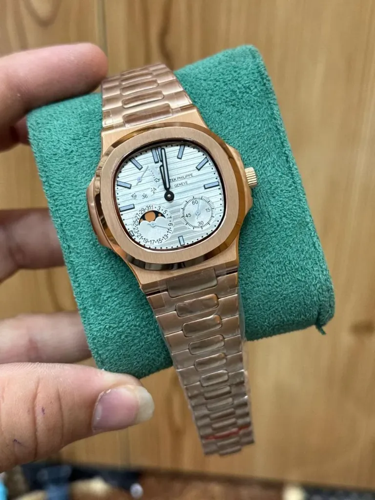 PATEK PHILIPPE NAUTILUS 5712/1R || SILVER-WHITE